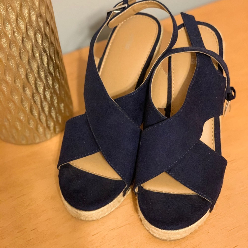 Beautiful Wedge Sandals - Picture 4 of 15